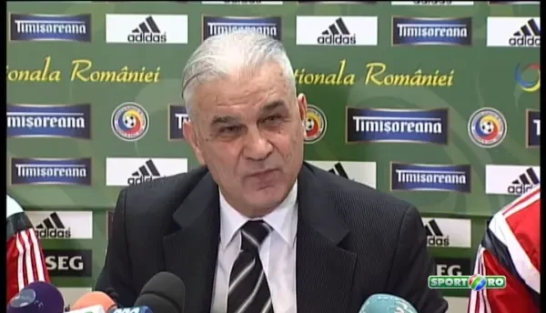 "Pai daca spuneti ca e bine, nu facem asa?" :) Reactia lui 'Tata Puiu' cand a auzit ce fac jucatorii in cantonamente! VIDEO