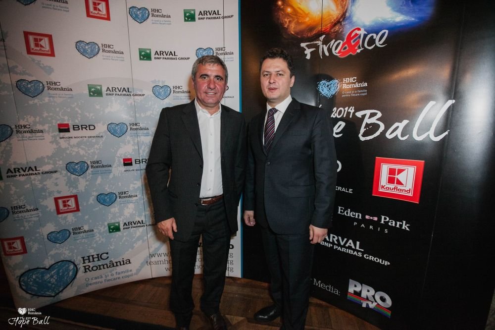 La balul de caritate al Hope and Homes for Children, Hagi a licitat 2000 de euro pentru un colier_2