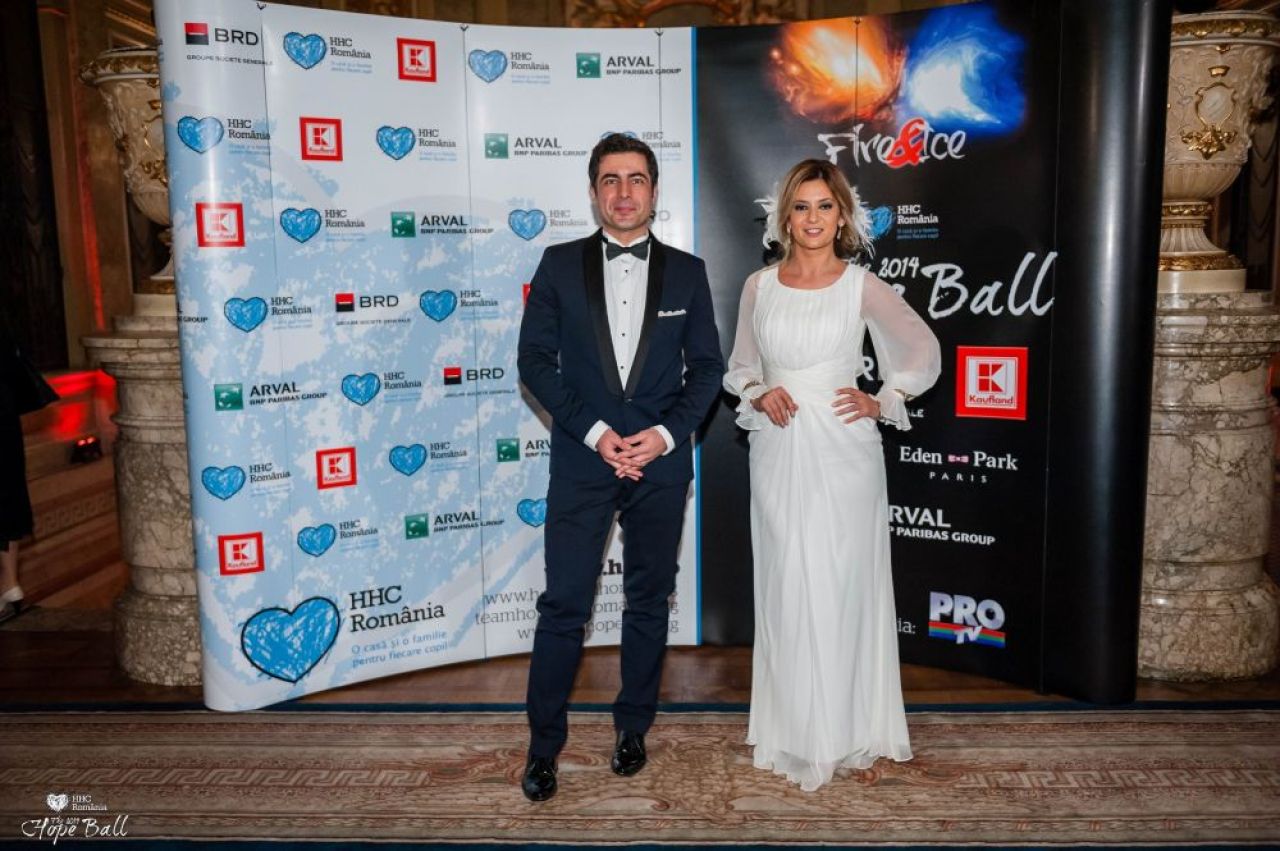La balul de caritate al Hope and Homes for Children, Hagi a licitat 2000 de euro pentru un colier_4