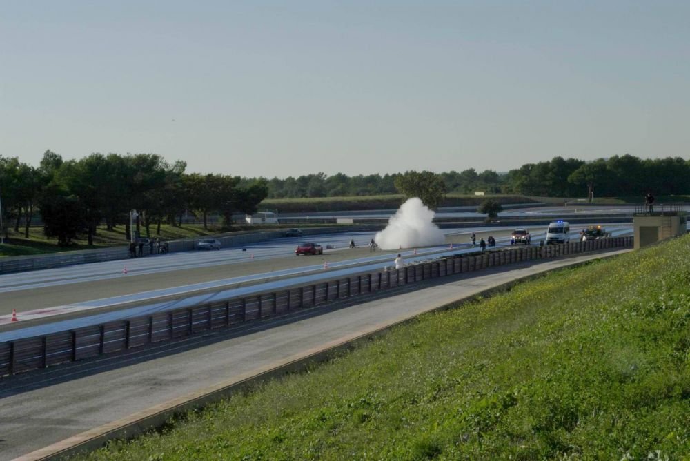 Bicicleta mai RAPIDA decat un Ferrari pe pista! A atins 333 km/h in cateva secunde. VIDEO_6