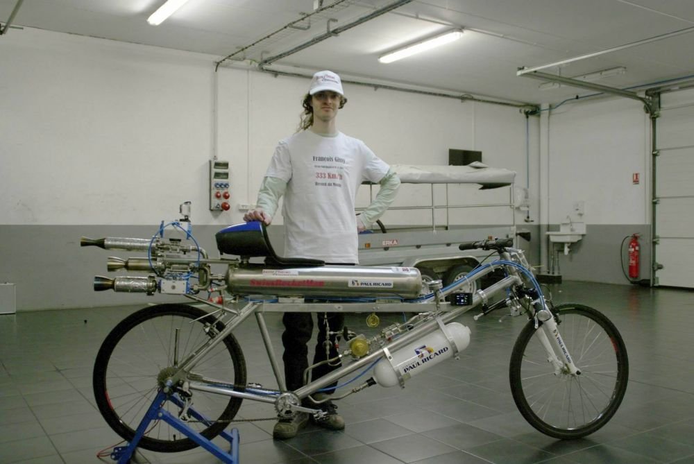 Bicicleta mai RAPIDA decat un Ferrari pe pista! A atins 333 km/h in cateva secunde. VIDEO_8
