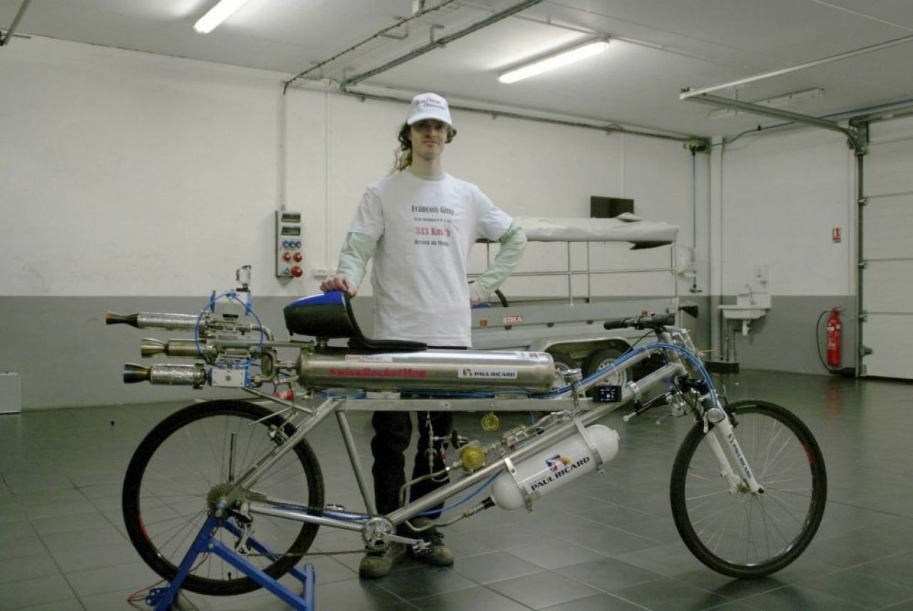 Bicicleta mai RAPIDA decat un Ferrari pe pista! A atins 333 km/h in cateva secunde. VIDEO_8