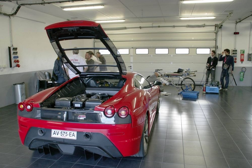 Bicicleta mai RAPIDA decat un Ferrari pe pista! A atins 333 km/h in cateva secunde. VIDEO_13