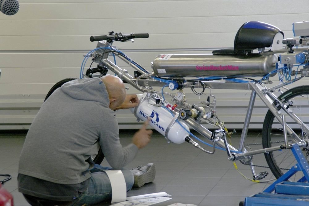 Bicicleta mai RAPIDA decat un Ferrari pe pista! A atins 333 km/h in cateva secunde. VIDEO_14