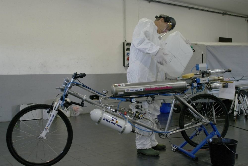 Bicicleta mai RAPIDA decat un Ferrari pe pista! A atins 333 km/h in cateva secunde. VIDEO_16