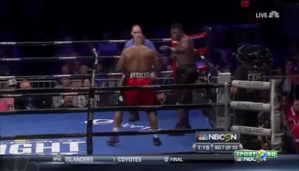 KO-ul ANULUI! Lovitura BRUTALA care a trimis un pugilist la spital! A fost luat cu targa din ring! VIDEO