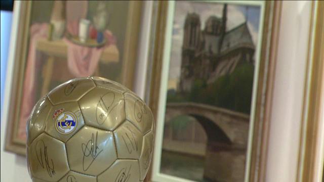 Unic in Romania! Cat a ajuns sa valoreze astazi mingea istorica pe care Dobrin a primit-o de la Real Madrid