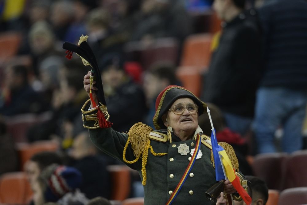 Povestea unica a celui mai TARE suporter de la Romania - Irlanda de Nord: s-a costumat in Napoleon, Pacala si Charlie Chaplin.FOTO_3