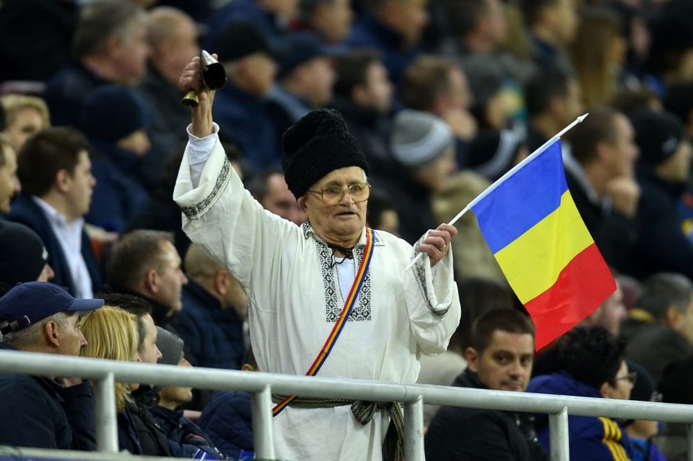 Povestea unica a celui mai TARE suporter de la Romania - Irlanda de Nord: s-a costumat in Napoleon, Pacala si Charlie Chaplin.FOTO_5