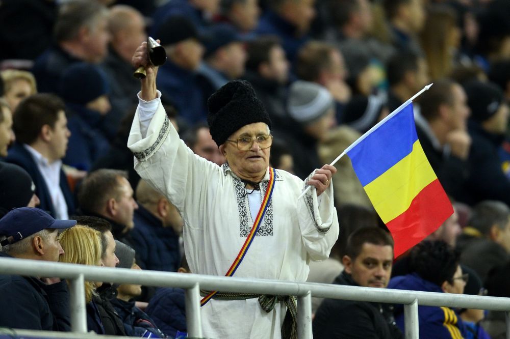 Povestea unica a celui mai TARE suporter de la Romania - Irlanda de Nord: s-a costumat in Napoleon, Pacala si Charlie Chaplin.FOTO_5
