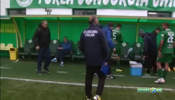 "Baaaa, esti PARNAIE! Baaaa, sa iasa echipa de pe teren!" Sumudica SHOW la ultimul meci! Reactii GENIALE ale antrenorului