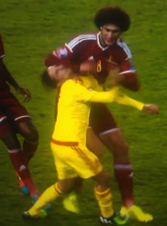 SOCANT! Fellaini a lovit cu cotul ca Muresan! Decizia arbitrului, mai scandaloasa ca a lui Kovacs! FOTO_2