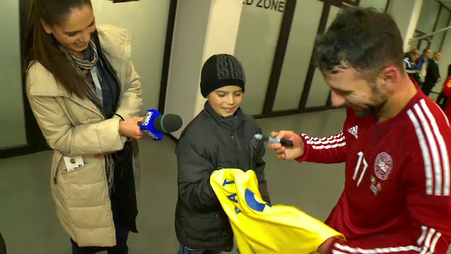 Imagini emotionante cu Madalin, baiatul erou de la Visuri la cheie , in vestiarul nationalei. De ce surpriza a avut parte