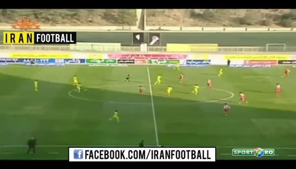 Probabil cel mai tare asist pe care l-ai vazut! Un portar a aruncat cu mana mai tare decat ar fi degajat cu piciorul :)) VIDEO