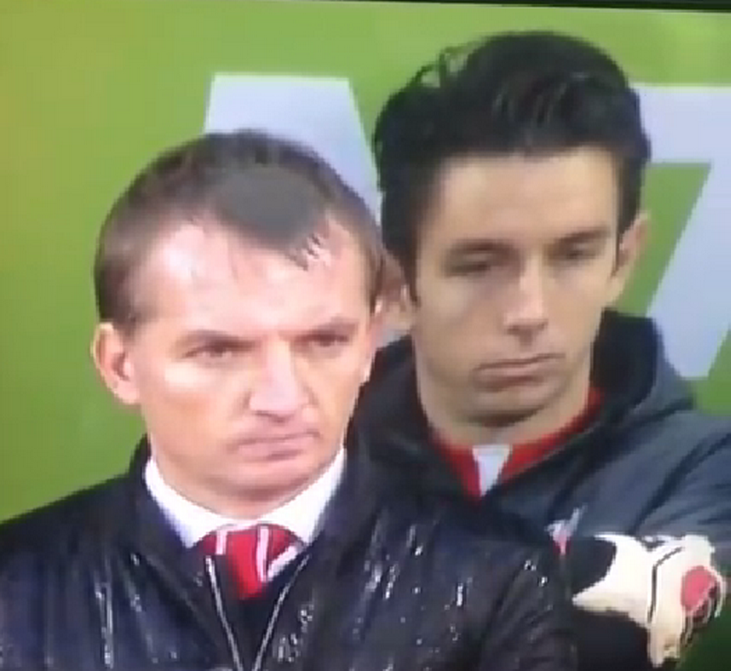 O imagine perfecta a jocului lui Liverpool! Ce face portarul de rezerva in spatele lui Rodgers! Fanii ii cer demisia antrenorului
