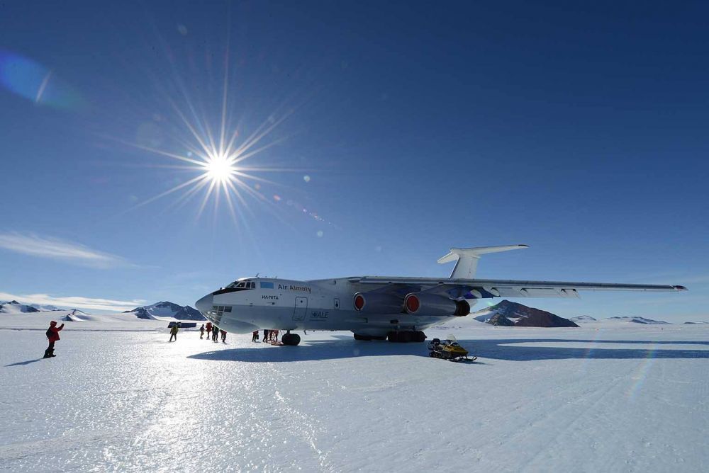 Romanca de la capatul lumii. Consultant bancar, a inceput sa alerge acum 18 luni, azi a cucerit Antarctica in cel mai dur maraton_7