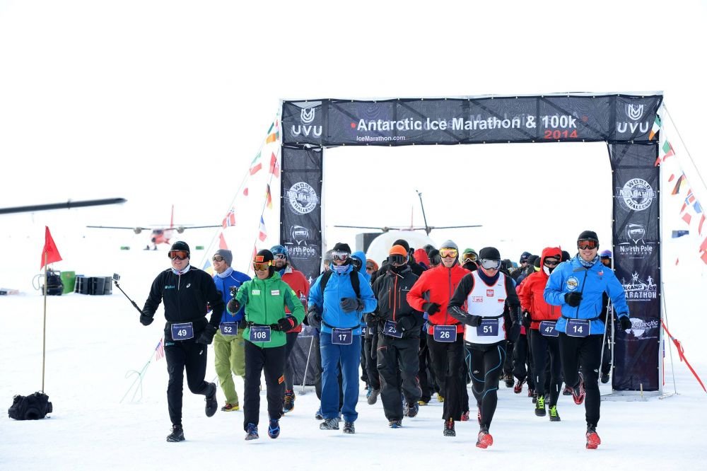Romanca de la capatul lumii. Consultant bancar, a inceput sa alerge acum 18 luni, azi a cucerit Antarctica in cel mai dur maraton_8