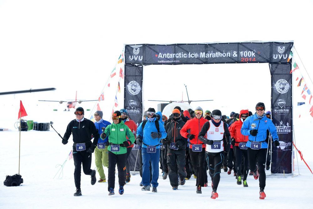 Romanca de la capatul lumii. Consultant bancar, a inceput sa alerge acum 18 luni, azi a cucerit Antarctica in cel mai dur maraton_8
