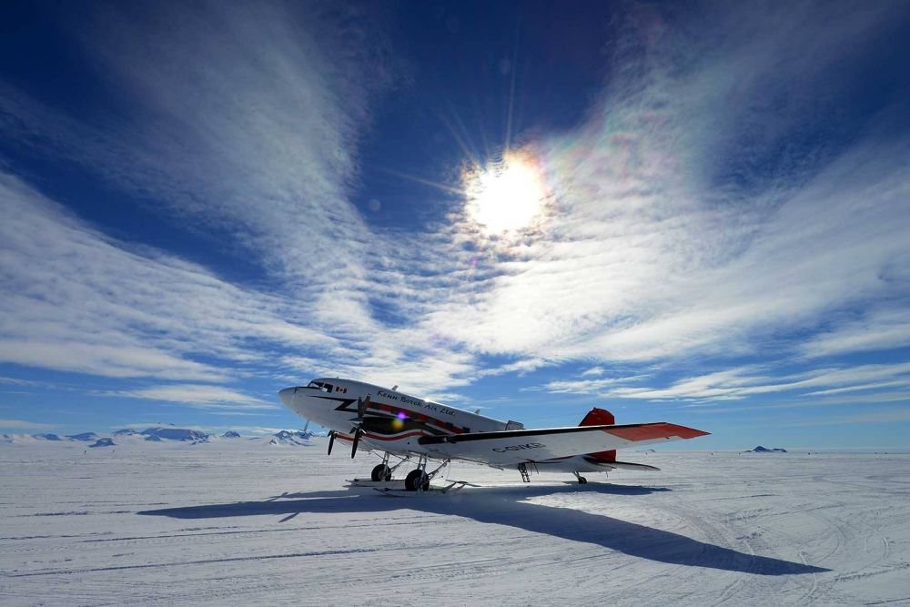 Romanca de la capatul lumii. Consultant bancar, a inceput sa alerge acum 18 luni, azi a cucerit Antarctica in cel mai dur maraton_9