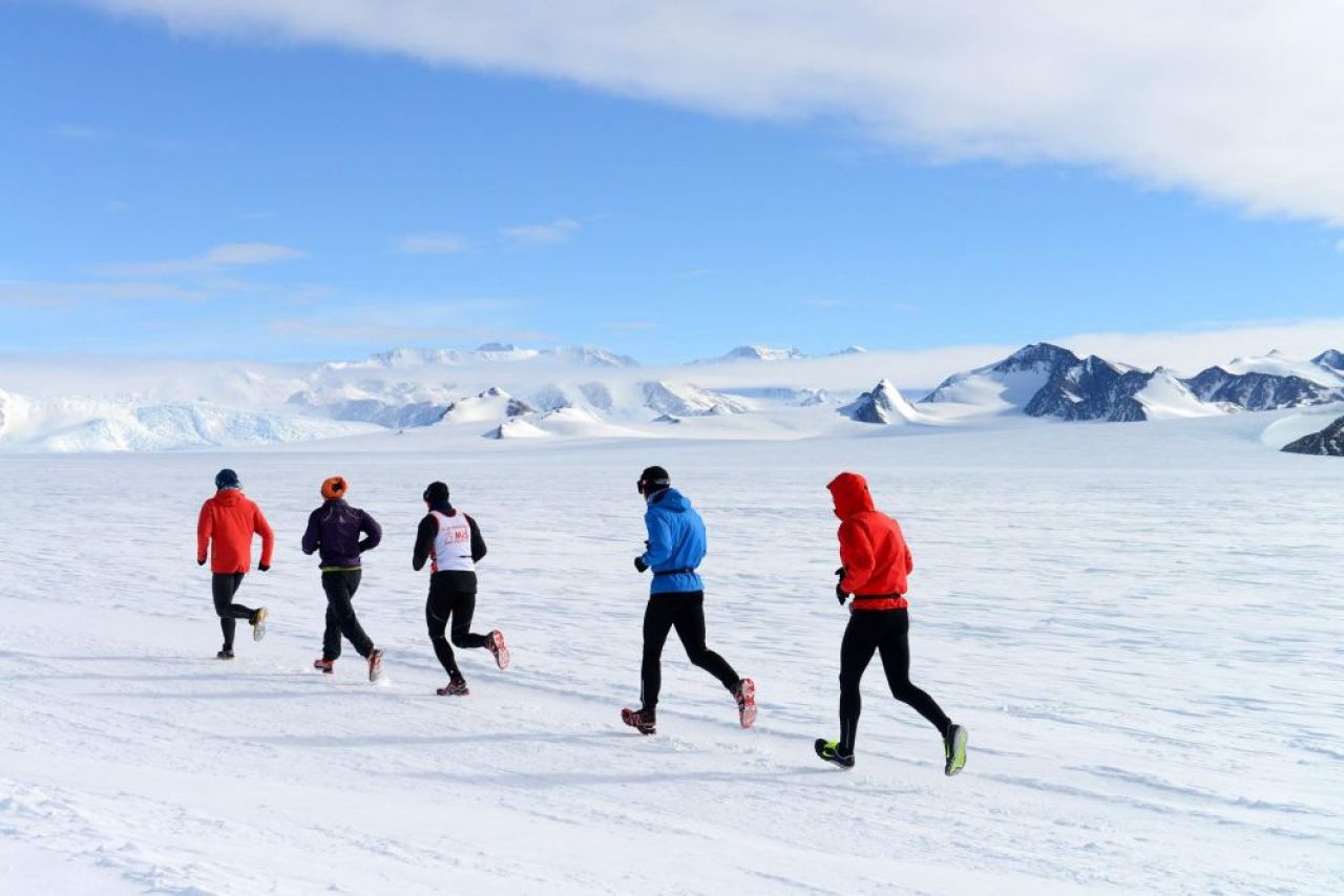 Romanca de la capatul lumii. Consultant bancar, a inceput sa alerge acum 18 luni, azi a cucerit Antarctica in cel mai dur maraton_10