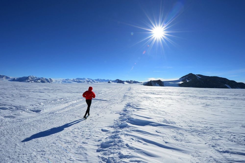 Romanca de la capatul lumii. Consultant bancar, a inceput sa alerge acum 18 luni, azi a cucerit Antarctica in cel mai dur maraton_11