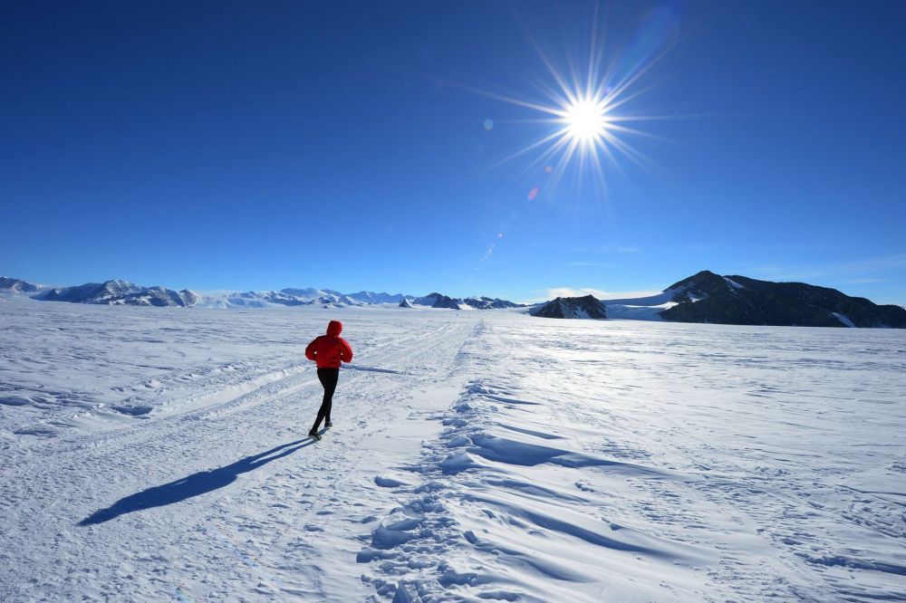 Romanca de la capatul lumii. Consultant bancar, a inceput sa alerge acum 18 luni, azi a cucerit Antarctica in cel mai dur maraton_11