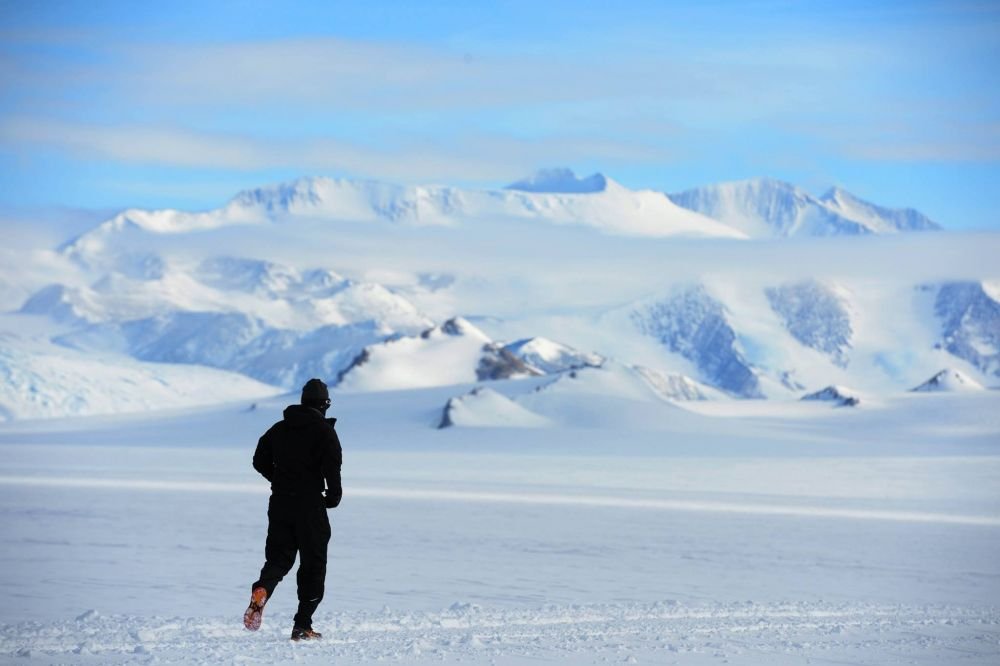 Romanca de la capatul lumii. Consultant bancar, a inceput sa alerge acum 18 luni, azi a cucerit Antarctica in cel mai dur maraton_13