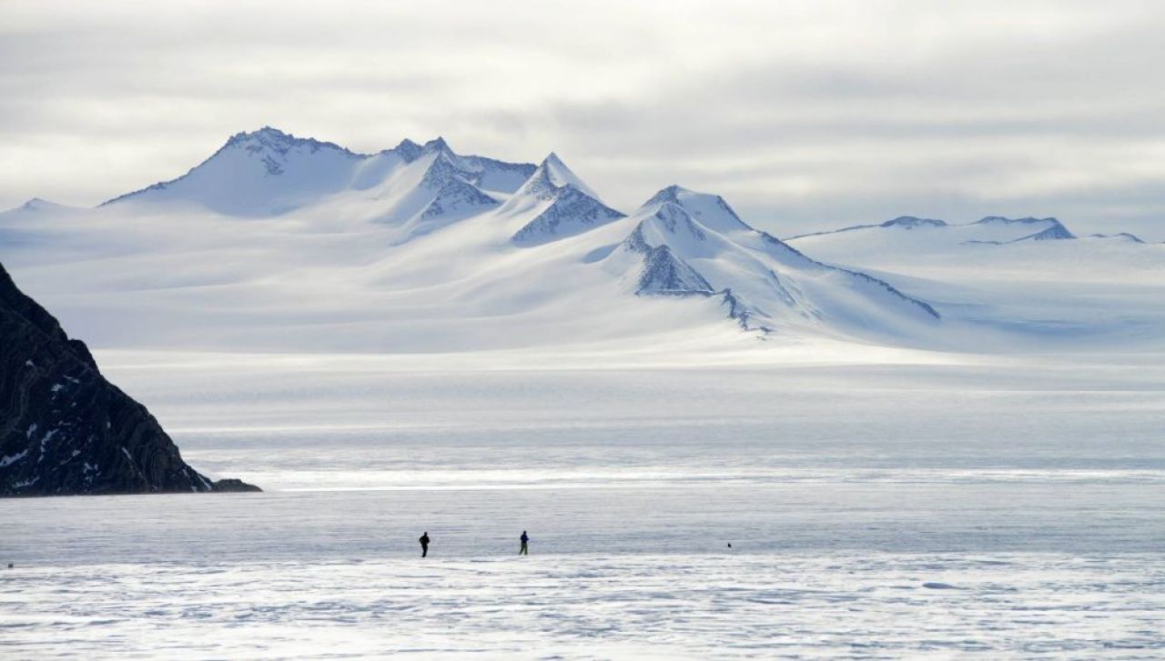 Romanca de la capatul lumii. Consultant bancar, a inceput sa alerge acum 18 luni, azi a cucerit Antarctica in cel mai dur maraton_14