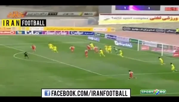 Pasa de gol cu MANA! O aruncare imensa a portarului s-a transformat in gol! Vezi VIDEO