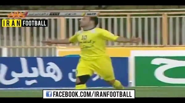 Pasa de gol cu MANA! O aruncare imensa a portarului s-a transformat in gol! Vezi VIDEO