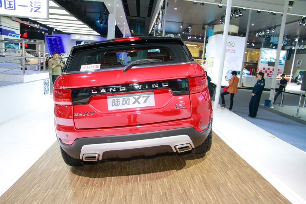 ATACUL clonelor! Chinezii au copiat cu nesimtire Range Rover Evoque, britanicii sunt scandalizati! Cat costa versiunea chinezeasca_9
