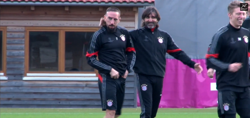 Cel mai greu moment al antrenamentului :) Ribery a fost pus sa treaca prin TUNELUL GROAZEI! Ce i-au facut colegii - VIDEO