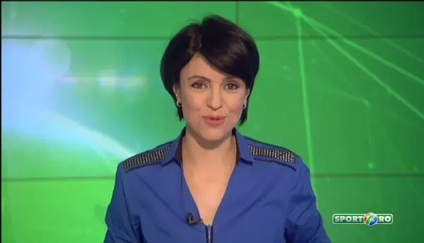 Aparitie de SEN-ZA-TI-E pentru Anamaria Prodan :) A venit imbracata cu o rochie cu fata lui Reghecampf pe ea! FOTO