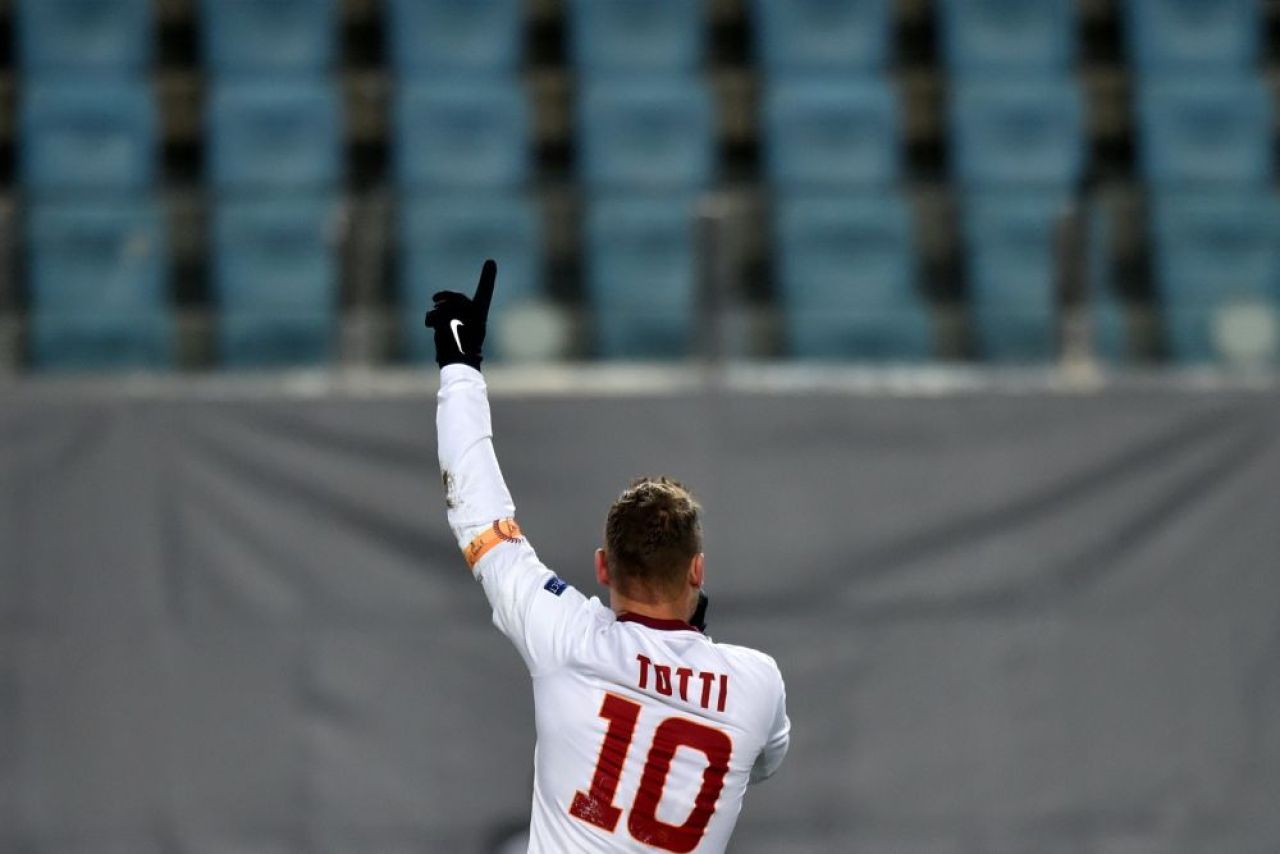 RECORD pentru un idol apreciat de milioane de oameni! Ce viteza a avut sutul lui TOTTI, magicianul celor de la AS Roma! VIDEO_4