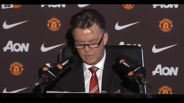 Momentul in care Van Gaal a scos foaia si i-a CERTAT pe angajatii lui United. Cum l-a imitat olandezul pe Iordanescu. VIDEO