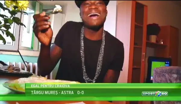 Imagini senzationale cu N'Doye si primul TORT DE MAMALIGA de ziua nationala a Romaniei: "Sunt Usmanescu! Te iubesc, Romania!"