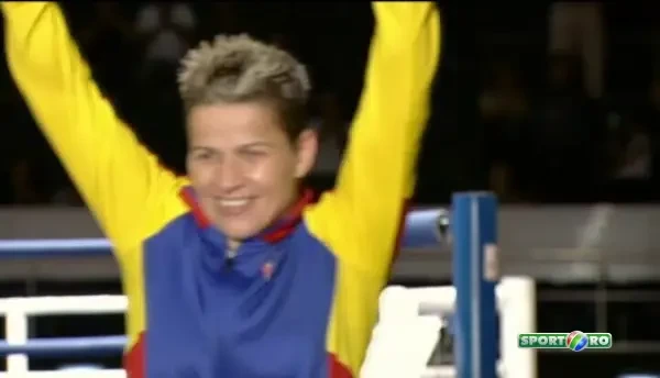 FII DE ROMANIA | Povestea emotionanta a unei mari campioane! "Pumniid in ring nici nu ii simt, am fost crescuta cu bataia la orfel