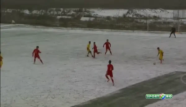 Ianis Hagi a jucat in tricoul nationalei! A vrut sa faca MAGIE la fiecare faza, adversarii au dat cu el de pamant! VIDEO