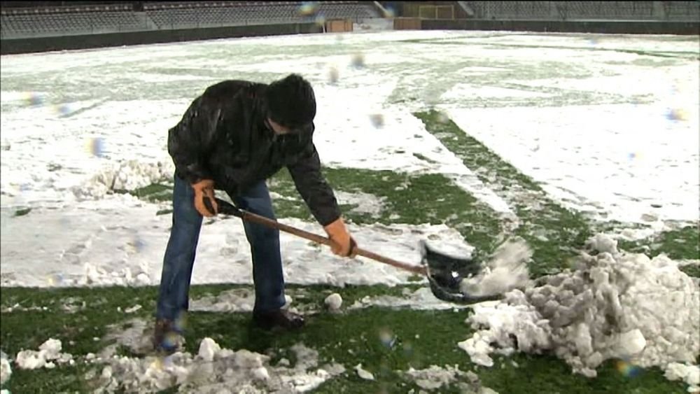 Modelul Pitesti! Cum se curata un gazon de zapada in 14 pasi spectaculos de simpli_5