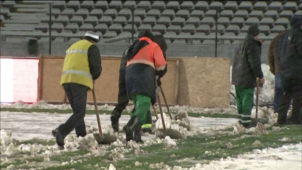 Modelul Pitesti! Cum se curata un gazon de zapada in 14 pasi spectaculos de simpli_6