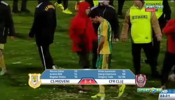 Au IZBUCNIT in lacrimi. Noaptea in care calificarea le-a fost FURATA de un gol revoltator. Imagini dramatice dupa Mioveni - CFR