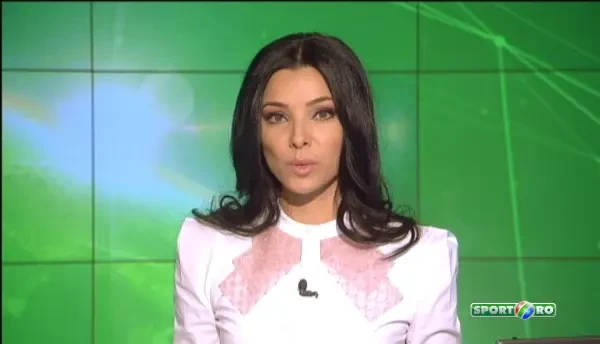 Ai vazut vreo nebunie mai mare? Lupte in apa, ca-n Matrix, printre rechini! VIDEO