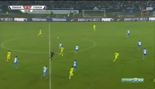 Sut al lui Latovlevici de la 25 de metri, Balgradean respinge in fata, mingea ajunge la Rusescu, iar acesta rateaza
