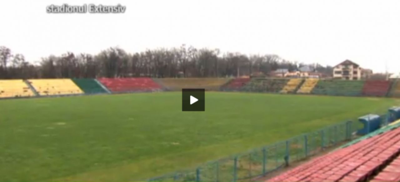 Muica, e jale! Cum arata stadionul pe care Craiova ar trebui sa se mute in retur: peluza e de pamant, la oficiala e dezastru!_1