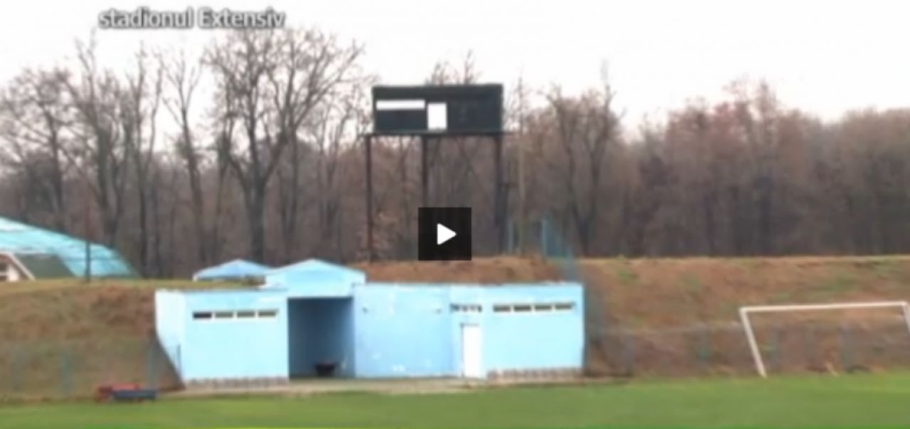 Muica, e jale! Cum arata stadionul pe care Craiova ar trebui sa se mute in retur: peluza e de pamant, la oficiala e dezastru!_2