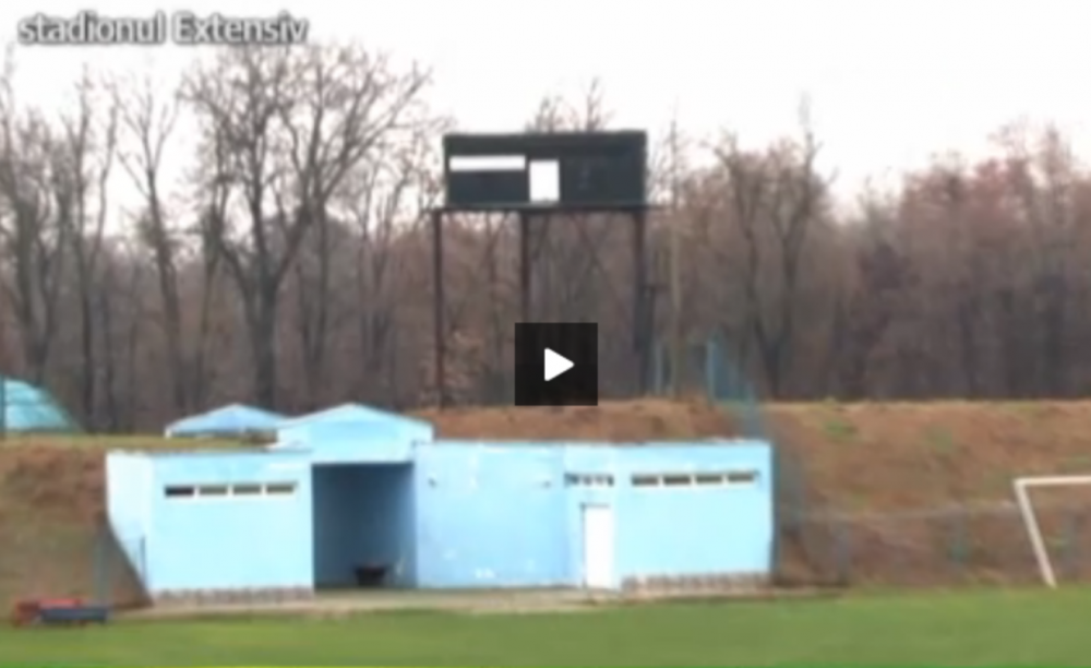 Muica, e jale! Cum arata stadionul pe care Craiova ar trebui sa se mute in retur: peluza e de pamant, la oficiala e dezastru!_3
