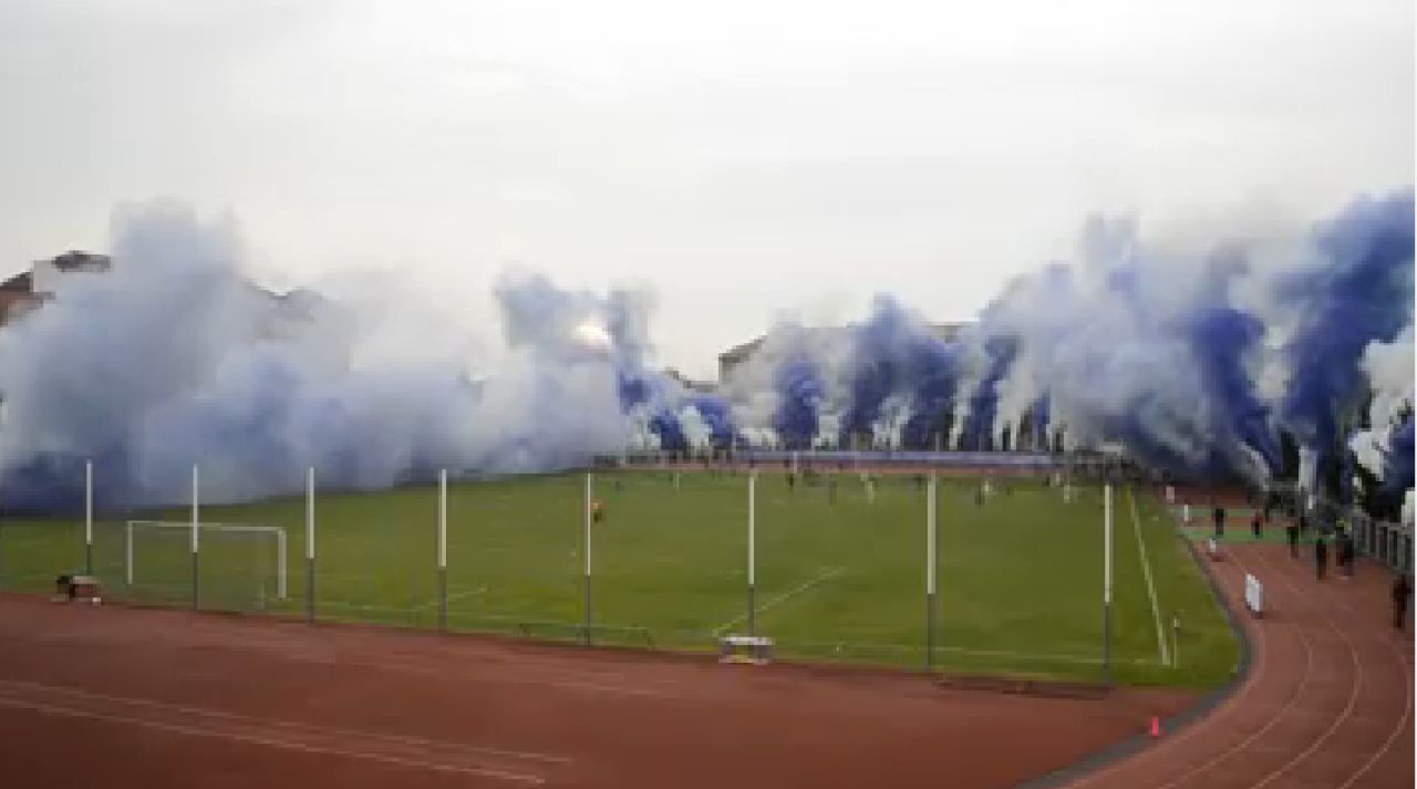NE-BU-NI-E!!! Asta e cea mai tare galerie! S-a intamplat in Romania chiar azi, pe un stadion din liga a 4-a! SUPER VIDEO_3