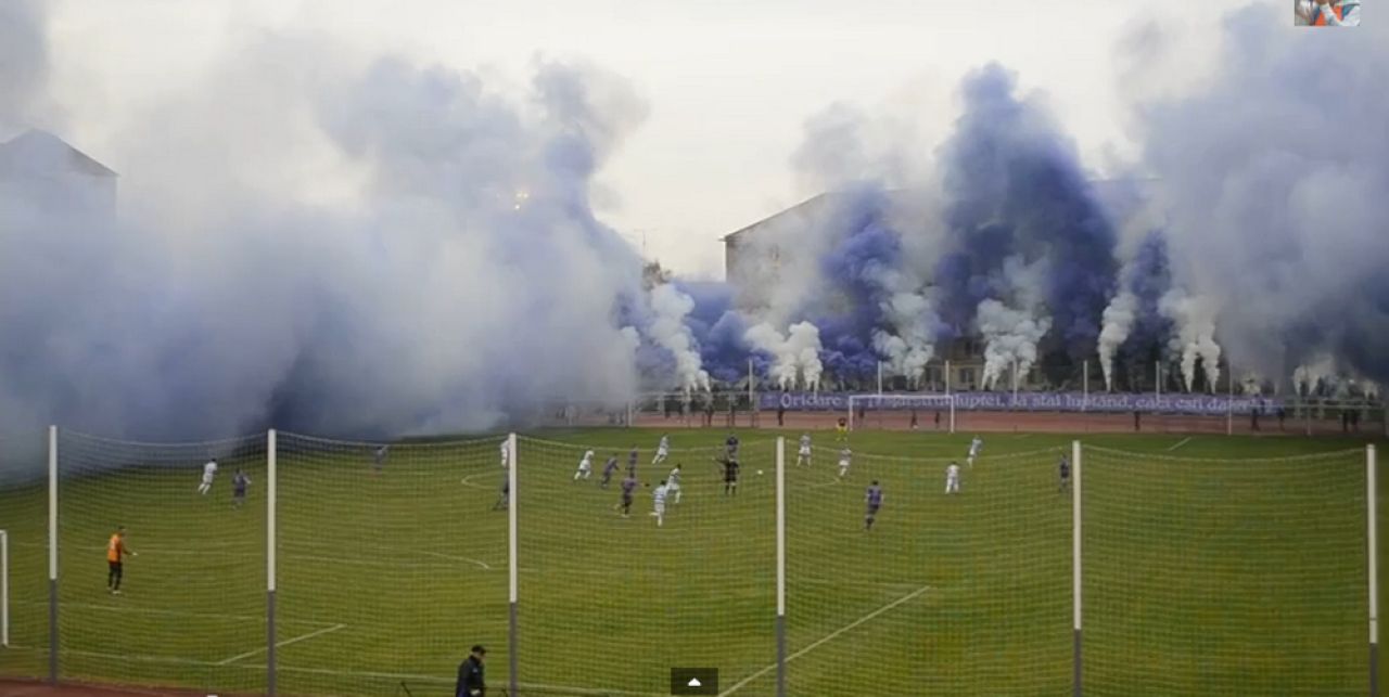 NE-BU-NI-E!!! Asta e cea mai tare galerie! S-a intamplat in Romania chiar azi, pe un stadion din liga a 4-a! SUPER VIDEO_4