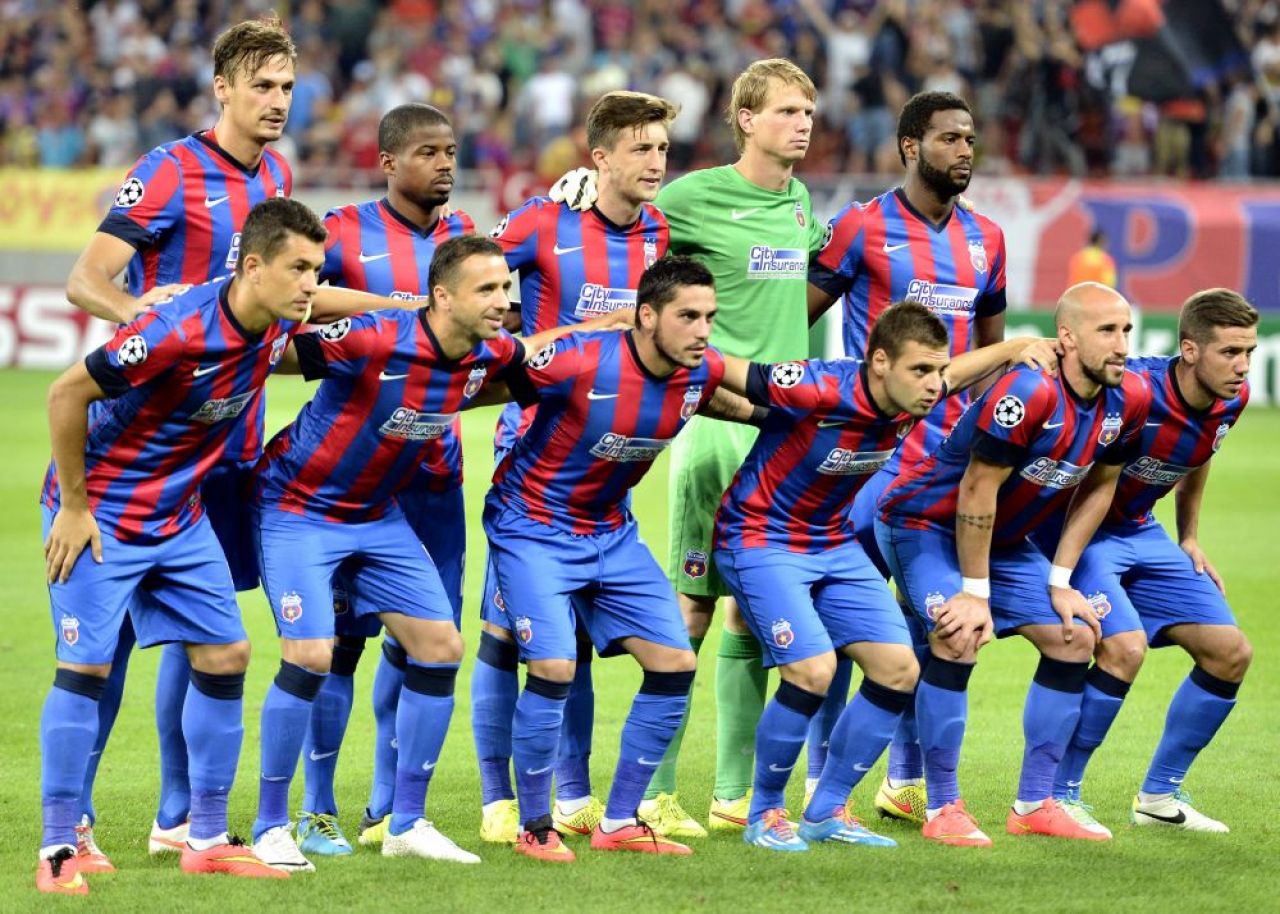 Steaua fara nume! Steaua isi schimba echipamentul pentru meciul cu CSMS Iasi, lucru pe care l-a mai facut si in 2005! Cum au aratat atunci tricourile_2