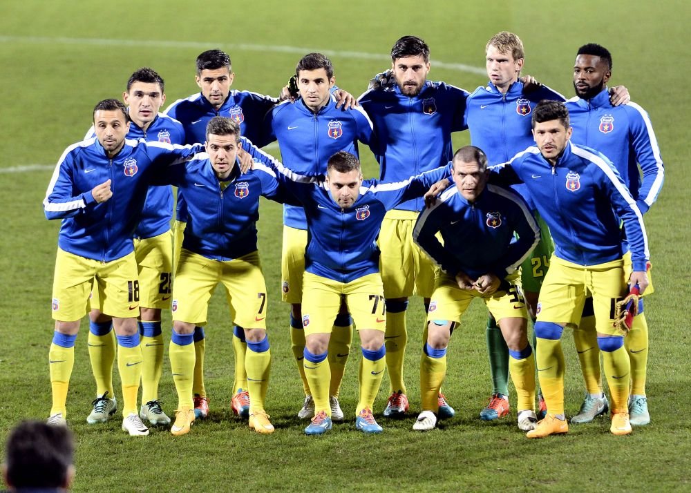 Steaua fara nume! Steaua isi schimba echipamentul pentru meciul cu CSMS Iasi, lucru pe care l-a mai facut si in 2005! Cum au aratat atunci tricourile_4